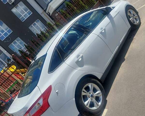 Белый Форд Фокус, объемом двигателя 2 л и пробегом 120 тыс. км за 8000 $, фото 2 на Automoto.ua