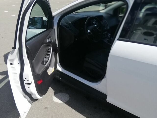 Форд Фокус 2013 в Тетиеве на Automoto.ua Белый Форд Фокус, объемом двигателя 2 л и пробегом 127 тыс. км за 6500 $, фото 3 на Automoto.ua