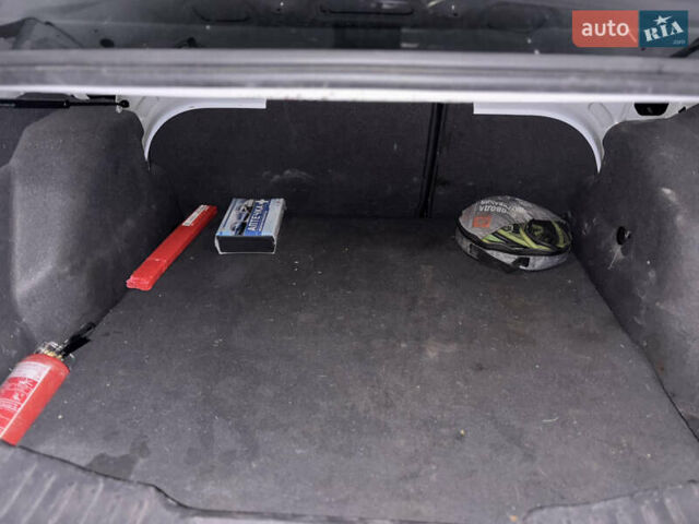 Білий Форд Фокус, об'ємом двигуна 2 л та пробігом 139 тис. км за 7500 $, фото 15 на Automoto.ua