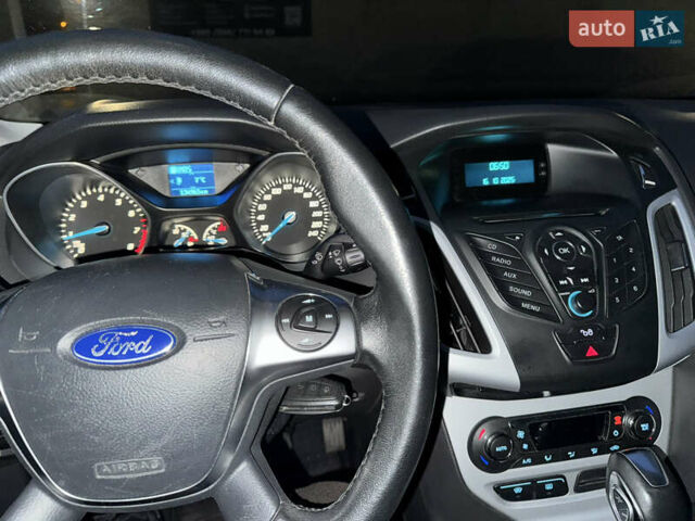 Форд Фокус 2013 в Киеве на Automoto.ua Белый Форд Фокус, объемом двигателя 1.6 л и пробегом 134 тыс. км за 7400 $, фото 6 на Automoto.ua