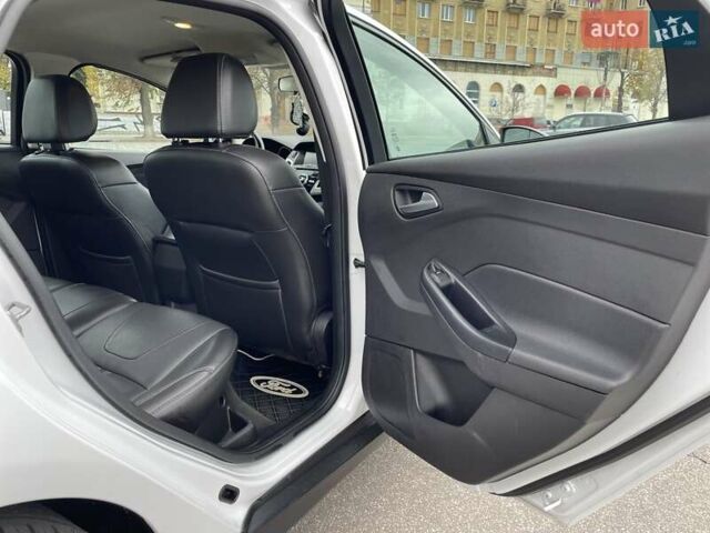 Белый Форд Фокус, объемом двигателя 2 л и пробегом 115 тыс. км за 7700 $, фото 16 на Automoto.ua