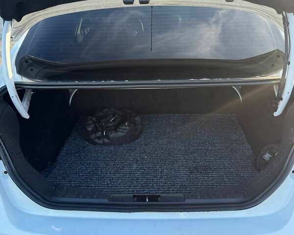 Белый Форд Фокус, объемом двигателя 1.6 л и пробегом 251 тыс. км за 6500 $, фото 5 на Automoto.ua