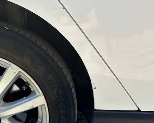 Форд Фокус 2013 в Новомосковске на Automoto.ua Белый Форд Фокус, объемом двигателя 1 л и пробегом 144 тыс. км за 7000 $, фото 9 на Automoto.ua