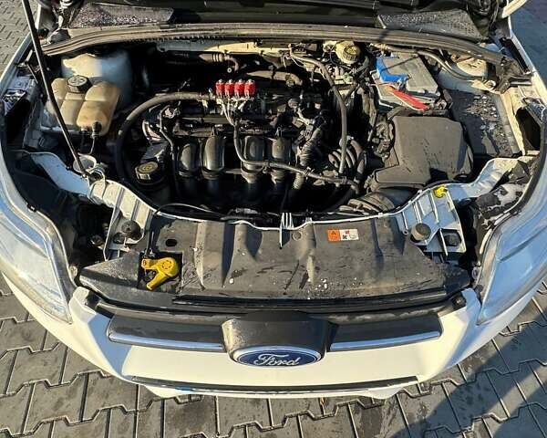 Белый Форд Фокус, объемом двигателя 1.6 л и пробегом 251 тыс. км за 6500 $, фото 4 на Automoto.ua