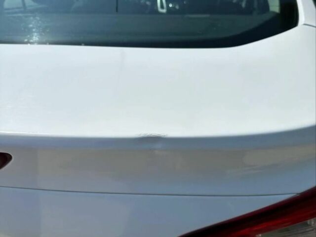 Белый Форд Фокус, объемом двигателя 1 л и пробегом 144 тыс. км за 7100 $, фото 6 на Automoto.ua