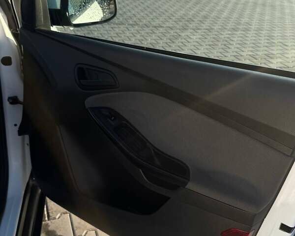 Белый Форд Фокус, объемом двигателя 1.6 л и пробегом 251 тыс. км за 6500 $, фото 7 на Automoto.ua