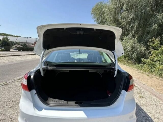 Белый Форд Фокус, объемом двигателя 1 л и пробегом 144 тыс. км за 7100 $, фото 2 на Automoto.ua