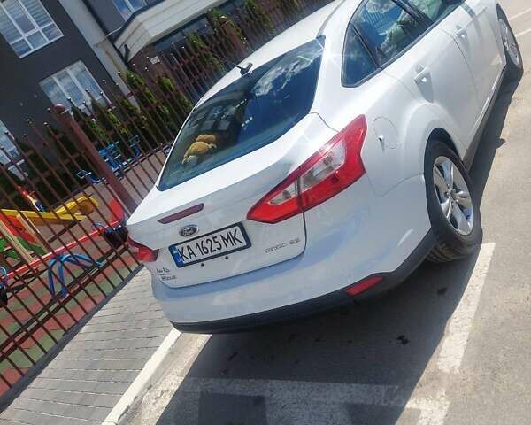 Белый Форд Фокус, объемом двигателя 2 л и пробегом 120 тыс. км за 8000 $, фото 4 на Automoto.ua