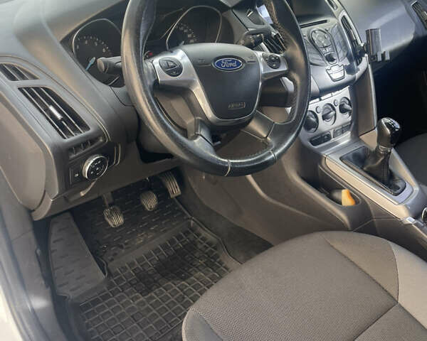 Белый Форд Фокус, объемом двигателя 1 л и пробегом 134 тыс. км за 8500 $, фото 7 на Automoto.ua