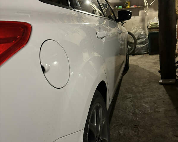 Білий Форд Фокус, об'ємом двигуна 2 л та пробігом 139 тис. км за 7500 $, фото 17 на Automoto.ua