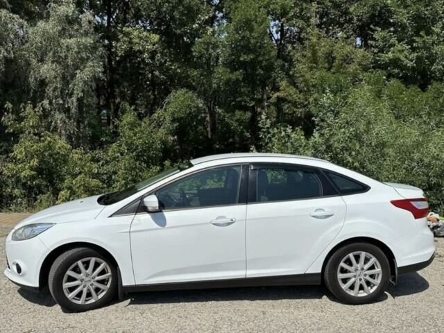 Форд Фокус 2013 в Синельниковом на Automoto.ua Белый Форд Фокус, объемом двигателя 1 л и пробегом 144 тыс. км за 7500 $, фото 1 на Automoto.ua