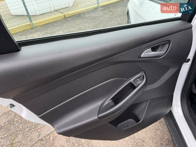 Белый Форд Фокус, объемом двигателя 2 л и пробегом 215 тыс. км за 9490 $, фото 21 на Automoto.ua