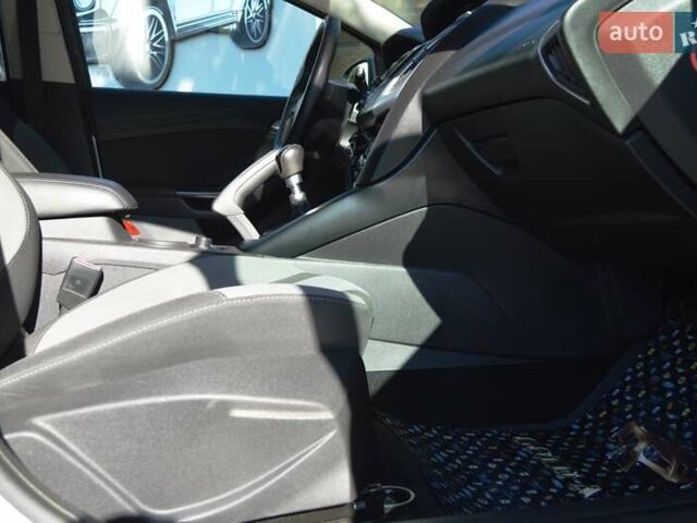 Белый Форд Фокус, объемом двигателя 1 л и пробегом 234 тыс. км за 5950 $, фото 28 на Automoto.ua