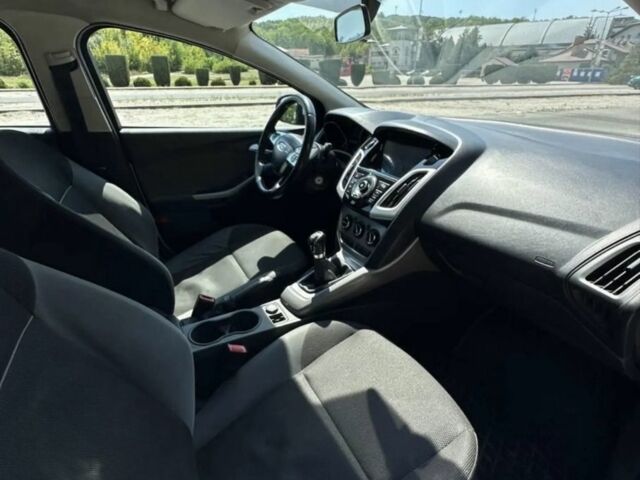 Форд Фокус 2013 в Синельниковом на Automoto.ua Белый Форд Фокус, объемом двигателя 1 л и пробегом 144 тыс. км за 7500 $, фото 7 на Automoto.ua