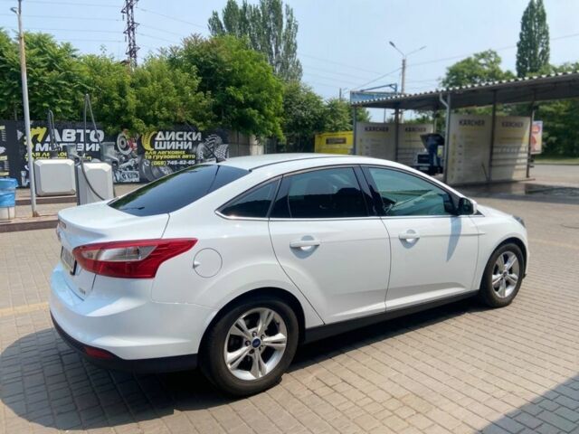 Белый Форд Фокус, объемом двигателя 1 л и пробегом 152 тыс. км за 6000 $, фото 5 на Automoto.ua