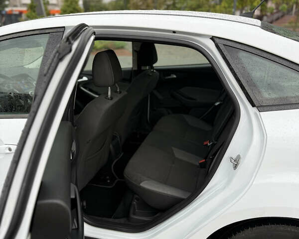 Білий Форд Фокус, об'ємом двигуна 1 л та пробігом 142 тис. км за 6150 $, фото 7 на Automoto.ua