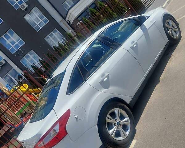 Белый Форд Фокус, объемом двигателя 2 л и пробегом 120 тыс. км за 8000 $, фото 1 на Automoto.ua