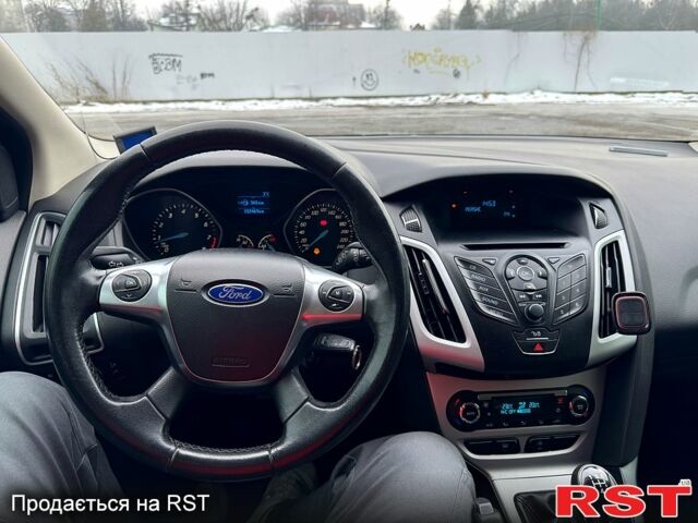 Форд Фокус 2013 в Львове на Automoto.ua Белый Форд Фокус, объемом двигателя 1 л и пробегом 152 тыс. км за 6800 $, фото 9 на Automoto.ua