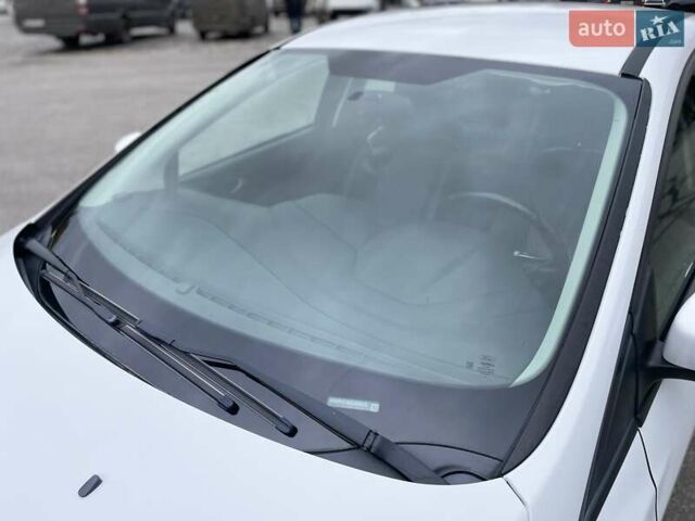 Белый Форд Фокус, объемом двигателя 2 л и пробегом 115 тыс. км за 7700 $, фото 6 на Automoto.ua