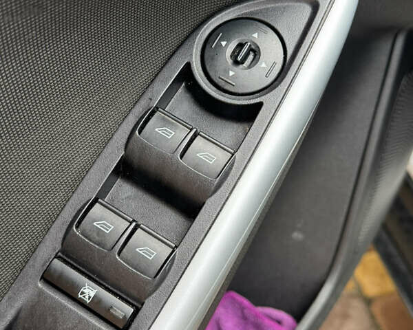 Форд Фокус 2013 у Сумах на Automoto.ua Білий Форд Фокус, об'ємом двигуна 2 л та пробігом 188 тис. км за 8000 $, фото 10 на Automoto.ua