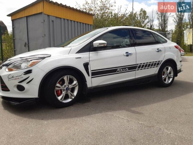 Белый Форд Фокус, объемом двигателя 2 л и пробегом 170 тыс. км за 8700 $, фото 15 на Automoto.ua