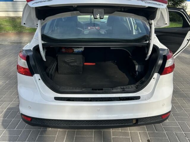 Белый Форд Фокус, объемом двигателя 2 л и пробегом 185 тыс. км за 8000 $, фото 11 на Automoto.ua