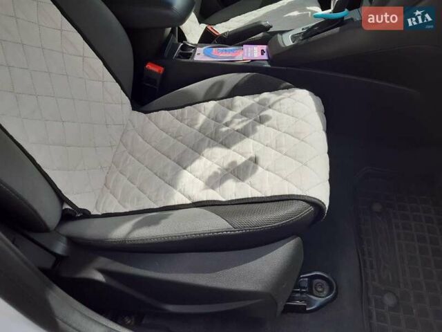 Білий Форд Фокус, об'ємом двигуна 2 л та пробігом 170 тис. км за 8700 $, фото 38 на Automoto.ua