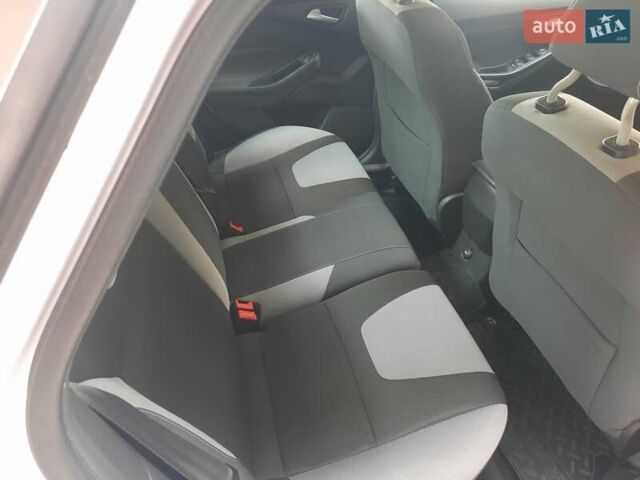 Форд Фокус 2013 в Хмельницком на Automoto.ua Белый Форд Фокус, объемом двигателя 1 л и пробегом 54 тыс. км за 7199 $, фото 10 на Automoto.ua