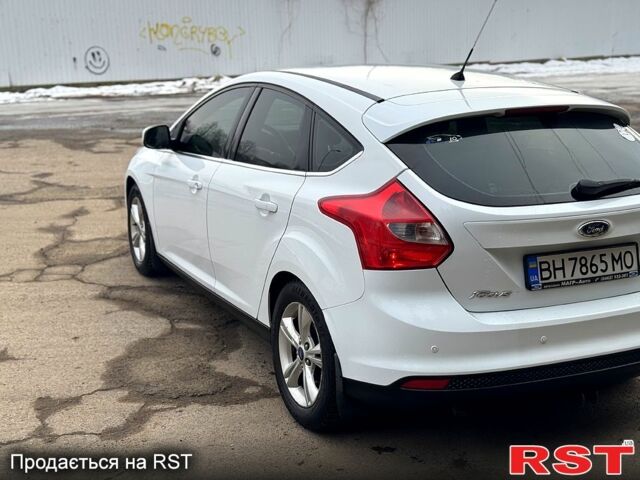 Форд Фокус 2013 в Львове на Automoto.ua Белый Форд Фокус, объемом двигателя 1 л и пробегом 152 тыс. км за 6800 $, фото 4 на Automoto.ua