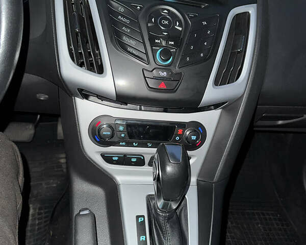 Форд Фокус 2013 в Киеве на Automoto.ua Белый Форд Фокус, объемом двигателя 1.6 л и пробегом 134 тыс. км за 7400 $, фото 4 на Automoto.ua