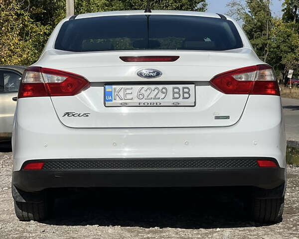 Форд Фокус 2013 в Новомосковске на Automoto.ua Белый Форд Фокус, объемом двигателя 1 л и пробегом 144 тыс. км за 7000 $, фото 6 на Automoto.ua