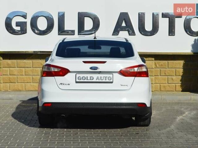 Белый Форд Фокус, объемом двигателя 1 л и пробегом 234 тыс. км за 5950 $, фото 9 на Automoto.ua