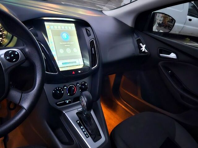 Белый Форд Фокус, объемом двигателя 2 л и пробегом 173 тыс. км за 6100 $, фото 7 на Automoto.ua