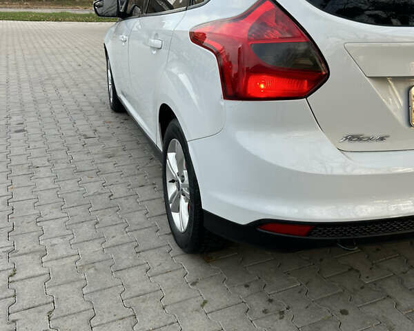 Белый Форд Фокус, объемом двигателя 2 л и пробегом 309 тыс. км за 6800 $, фото 5 на Automoto.ua