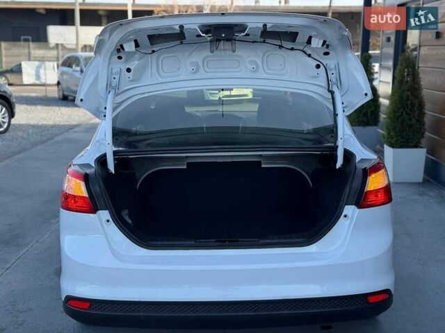 Білий Форд Фокус, об'ємом двигуна 2 л та пробігом 269 тис. км за 7300 $, фото 17 на Automoto.ua