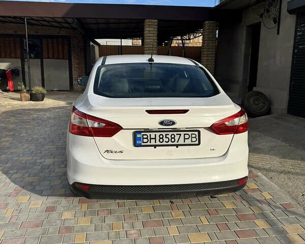 Белый Форд Фокус, объемом двигателя 2 л и пробегом 220 тыс. км за 6500 $, фото 3 на Automoto.ua