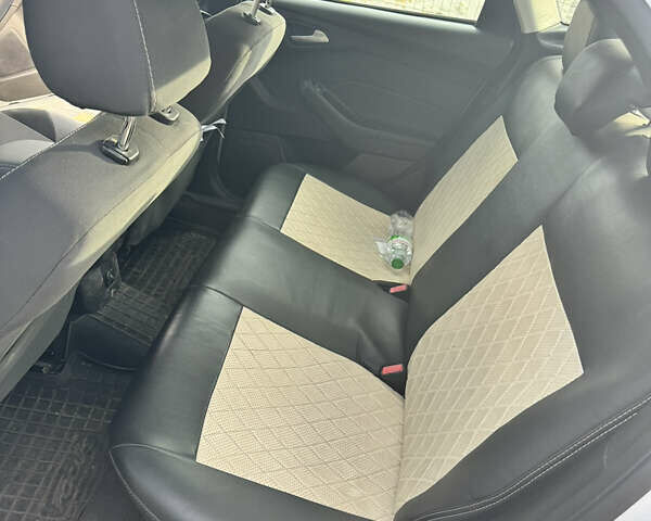 Белый Форд Фокус, объемом двигателя 2 л и пробегом 220 тыс. км за 6500 $, фото 10 на Automoto.ua