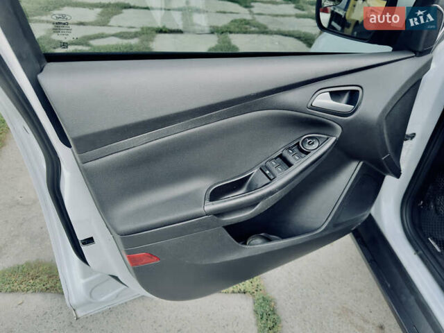 Білий Форд Фокус, об'ємом двигуна 2 л та пробігом 223 тис. км за 6999 $, фото 9 на Automoto.ua