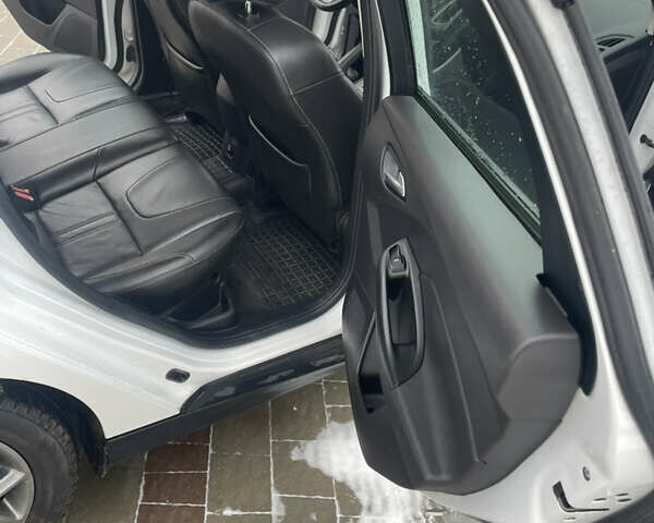Білий Форд Фокус, об'ємом двигуна 2 л та пробігом 124 тис. км за 7700 $, фото 23 на Automoto.ua