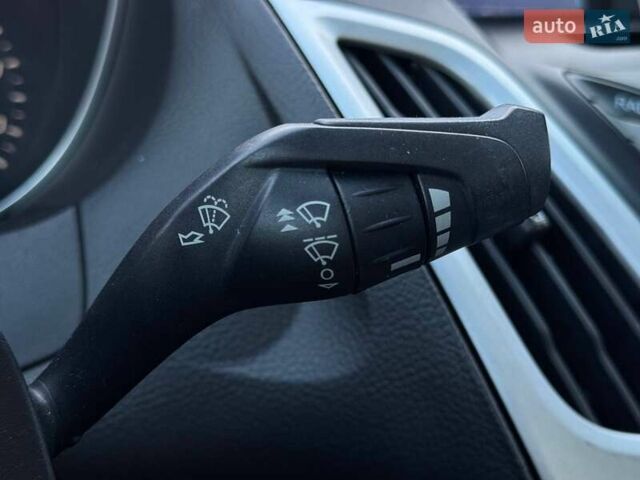 Білий Форд Фокус, об'ємом двигуна 2 л та пробігом 269 тис. км за 7300 $, фото 36 на Automoto.ua