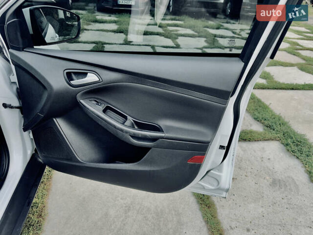 Білий Форд Фокус, об'ємом двигуна 2 л та пробігом 223 тис. км за 6999 $, фото 12 на Automoto.ua