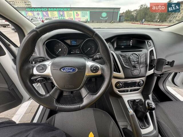 Форд Фокус 2014 в Новоукраинке на Automoto.ua Белый Форд Фокус, объемом двигателя 1 л и пробегом 141 тыс. км за 6800 $, фото 12 на Automoto.ua