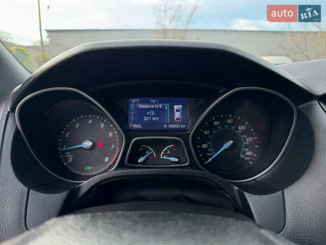 Белый Форд Фокус, объемом двигателя 2 л и пробегом 309 тыс. км за 6800 $, фото 11 на Automoto.ua