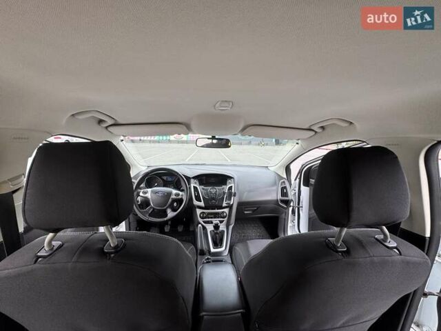 Форд Фокус 2014 в Новоукраинке на Automoto.ua Белый Форд Фокус, объемом двигателя 1 л и пробегом 141 тыс. км за 6800 $, фото 11 на Automoto.ua