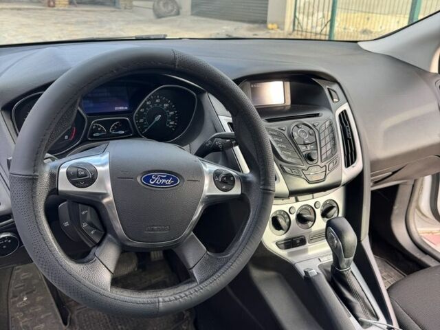 Білий Форд Фокус, об'ємом двигуна 2 л та пробігом 220 тис. км за 7200 $, фото 4 на Automoto.ua