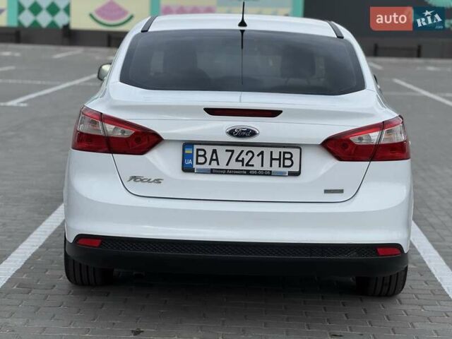 Форд Фокус 2014 в Новоукраинке на Automoto.ua Белый Форд Фокус, объемом двигателя 1 л и пробегом 141 тыс. км за 6800 $, фото 3 на Automoto.ua