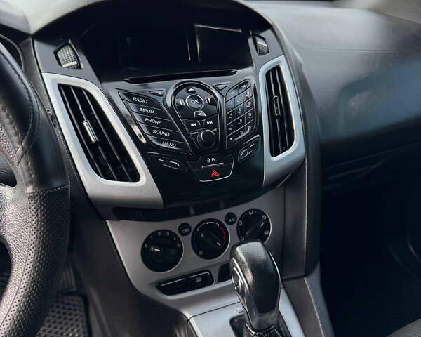 Белый Форд Фокус, объемом двигателя 2 л и пробегом 309 тыс. км за 6800 $, фото 12 на Automoto.ua