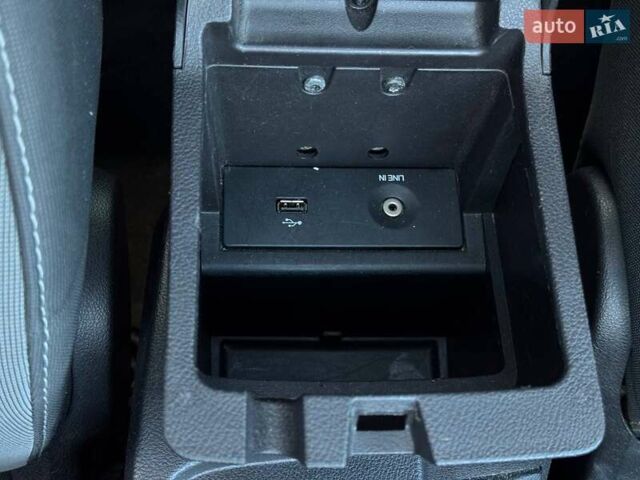 Білий Форд Фокус, об'ємом двигуна 2 л та пробігом 269 тис. км за 7300 $, фото 62 на Automoto.ua