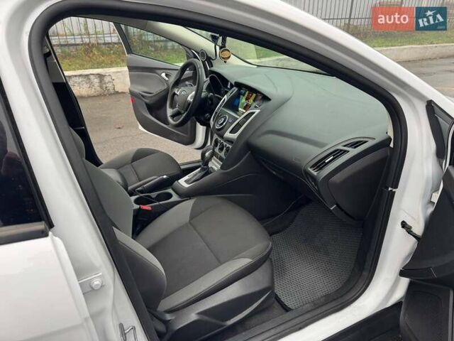 Белый Форд Фокус, объемом двигателя 2 л и пробегом 162 тыс. км за 8000 $, фото 9 на Automoto.ua