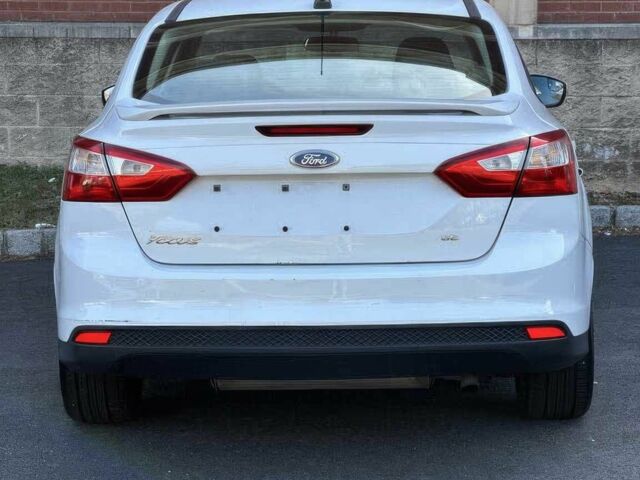 Форд Фокус 2014 в Ивано-Франковске на Automoto.ua Белый Форд Фокус, объемом двигателя 2 л и пробегом 87 тыс. км за 6000 $, фото 4 на Automoto.ua